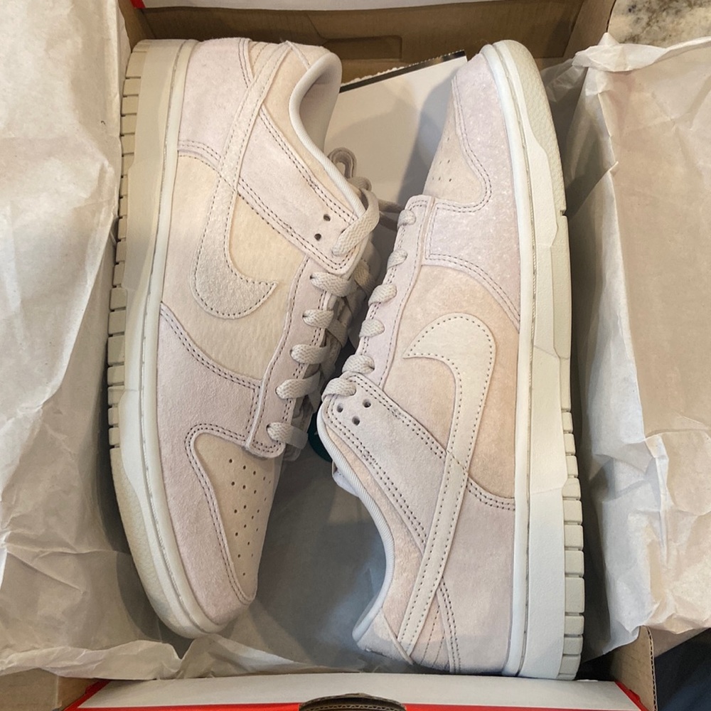 Nike Dunks Premium Vast Grey.